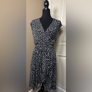 BCBGMAXAZRIA Black & White Geo Print Faux-Wrap Asymmetrical Midi Dress Size S